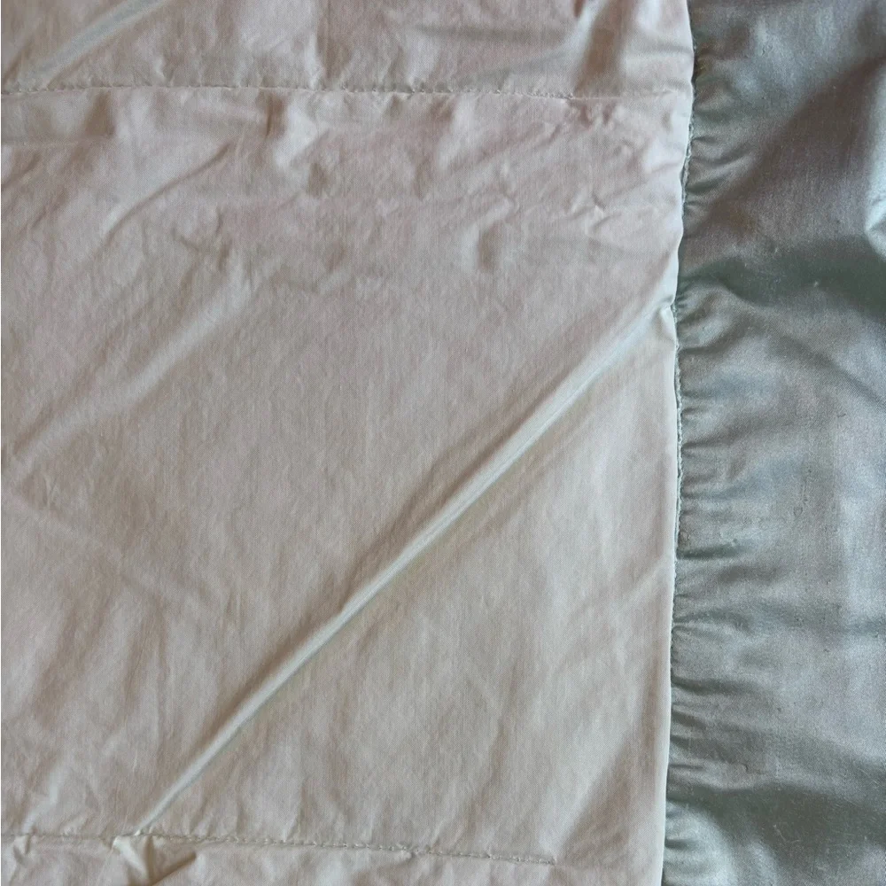 Vintage Quilt Hand Crafted Bedspread Leaf Pattern Cotton Silk Trim Cabin Green